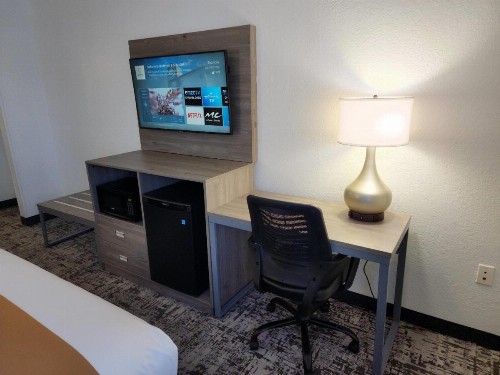 Quality Inn & Suites Denver International Airport - image 19