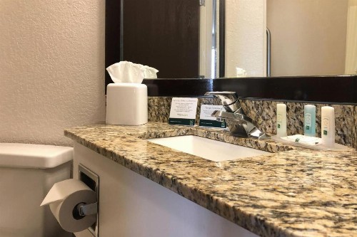 Quality Inn & Suites Denver International Airport - image 36