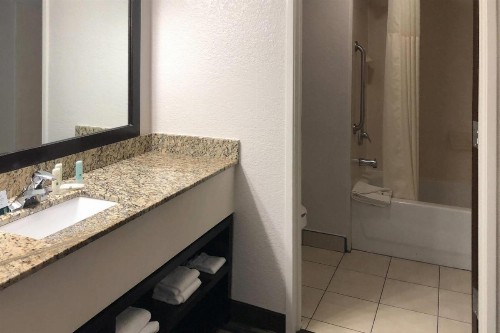 Quality Inn & Suites Denver International Airport - image 6