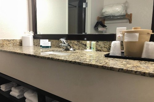 Quality Inn & Suites Denver International Airport - image 7