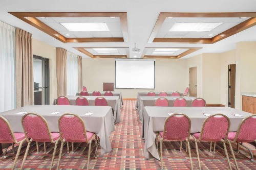 Ramada by Wyndham Denver International Airport - image 12