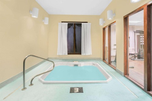 Ramada by Wyndham Denver International Airport - image 4