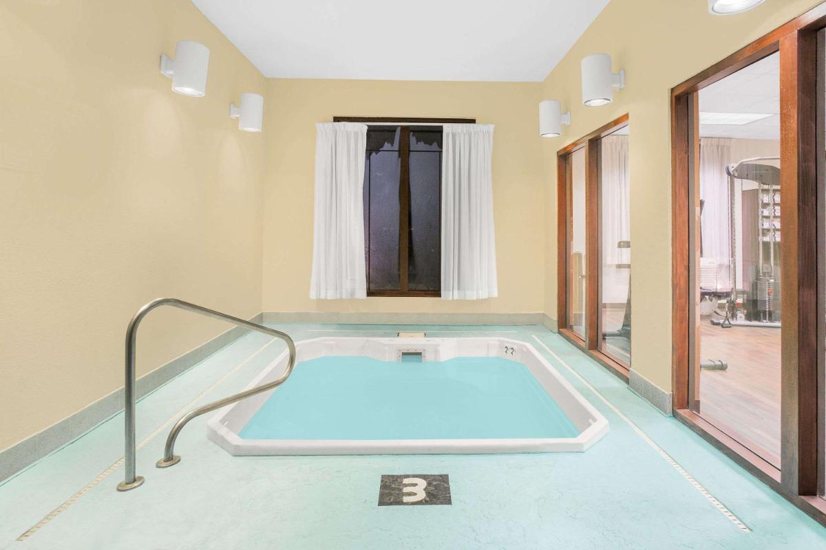 Ramada by Wyndham Denver International Airport - image 4
