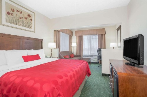 Ramada by Wyndham Denver International Airport - image 8