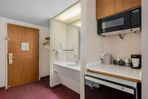 AmericInn by Wyndham Denver Airport - image 17