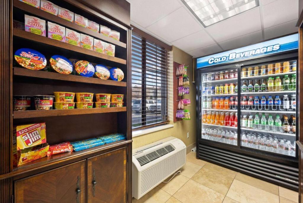 AmericInn by Wyndham Denver Airport - image 3