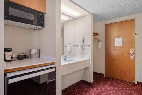 AmericInn by Wyndham Denver Airport - image 27