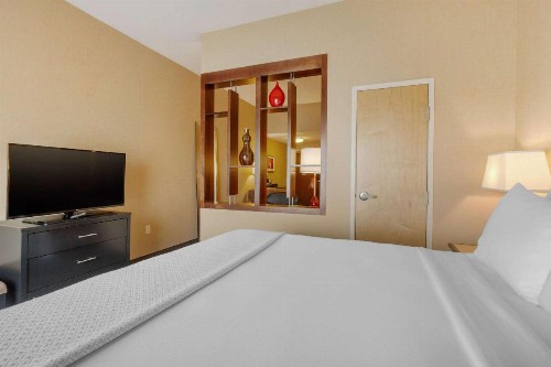 Cambria Hotel Denver International Airport - image 28