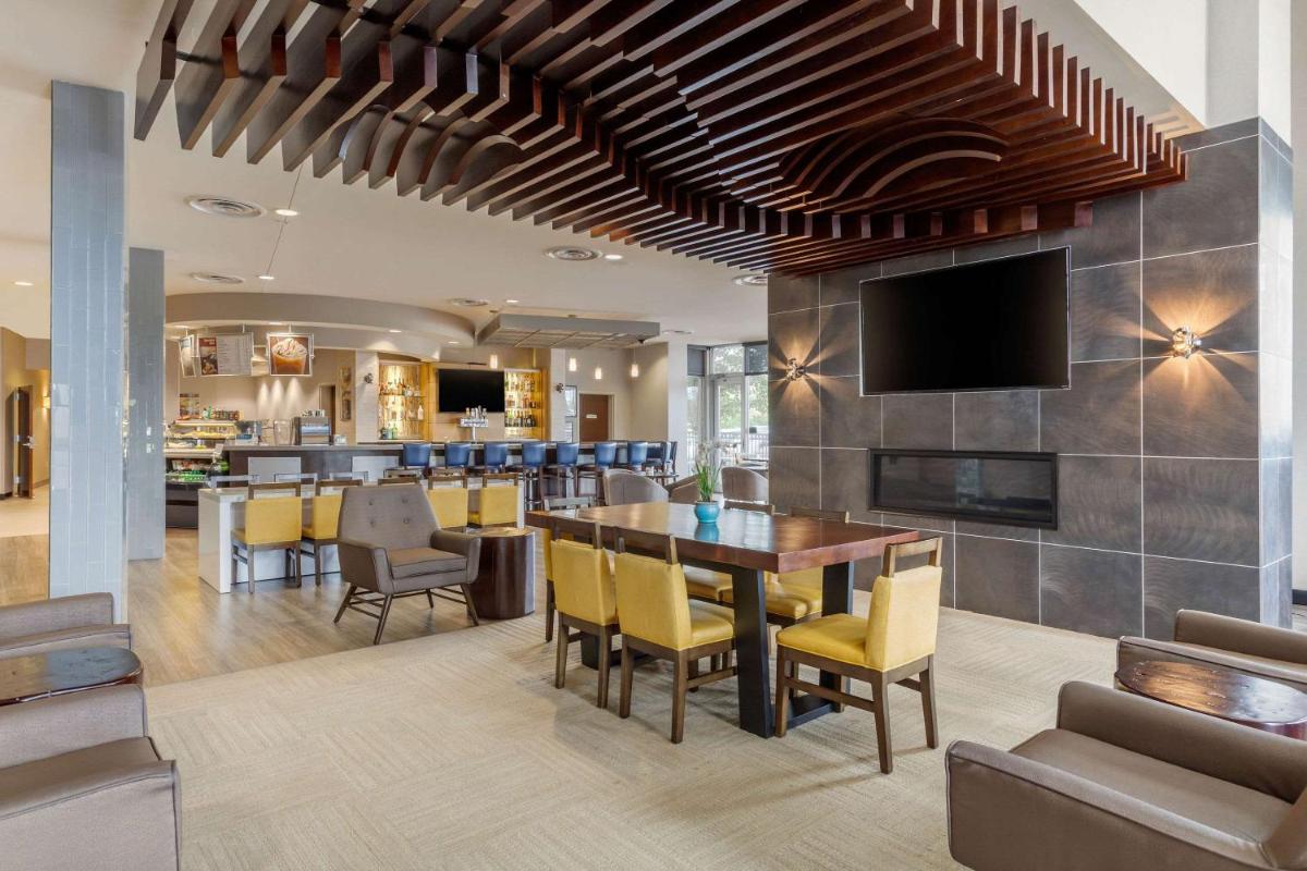Cambria Hotel Denver International Airport - image 3