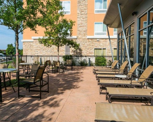 Cambria Hotel Denver International Airport - image 7