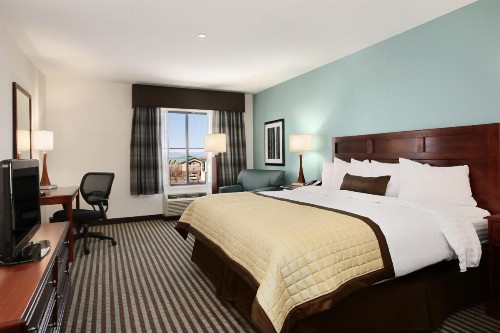 Baymont by Wyndham Denver International Airport - image 7