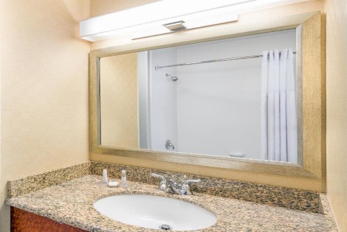 Baymont by Wyndham Denver International Airport - image 9