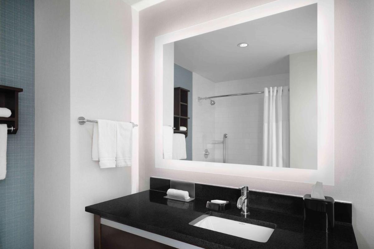 Hampton Inn & Suites Denver Downtown Convention Center - image 7