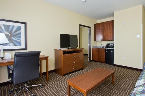 Holiday Inn Express and Suites Denver East Peoria Street an IHG Hotel - image 27