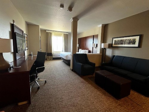 Comfort Suites Denver International Airport - image 30