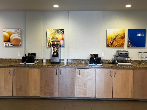 Comfort Suites Denver International Airport - image 42