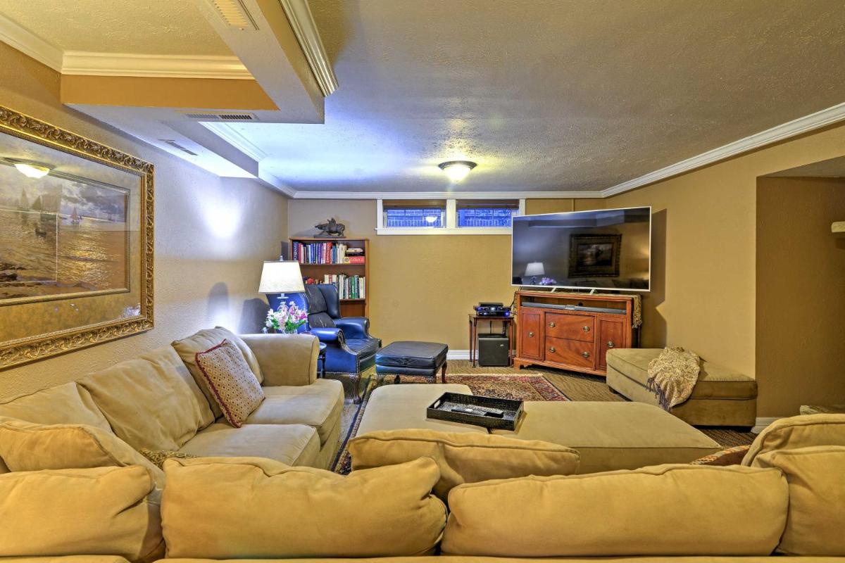 S Park Hill Apt Walking Distance to City Park! - image 6