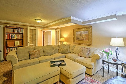 S Park Hill Apt Walking Distance to City Park! - image 8