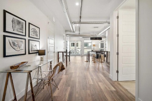 New Sleek Urban Cowboy Loft! Denver Skyline Views! - image 6