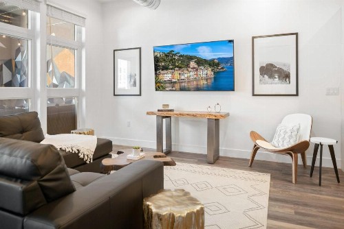 New Sleek Urban Cowboy Loft! Denver Skyline Views! - image 8