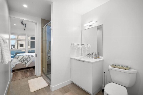 New Stunning Modern loft in RiNo! Walk Everywhere! - image 11