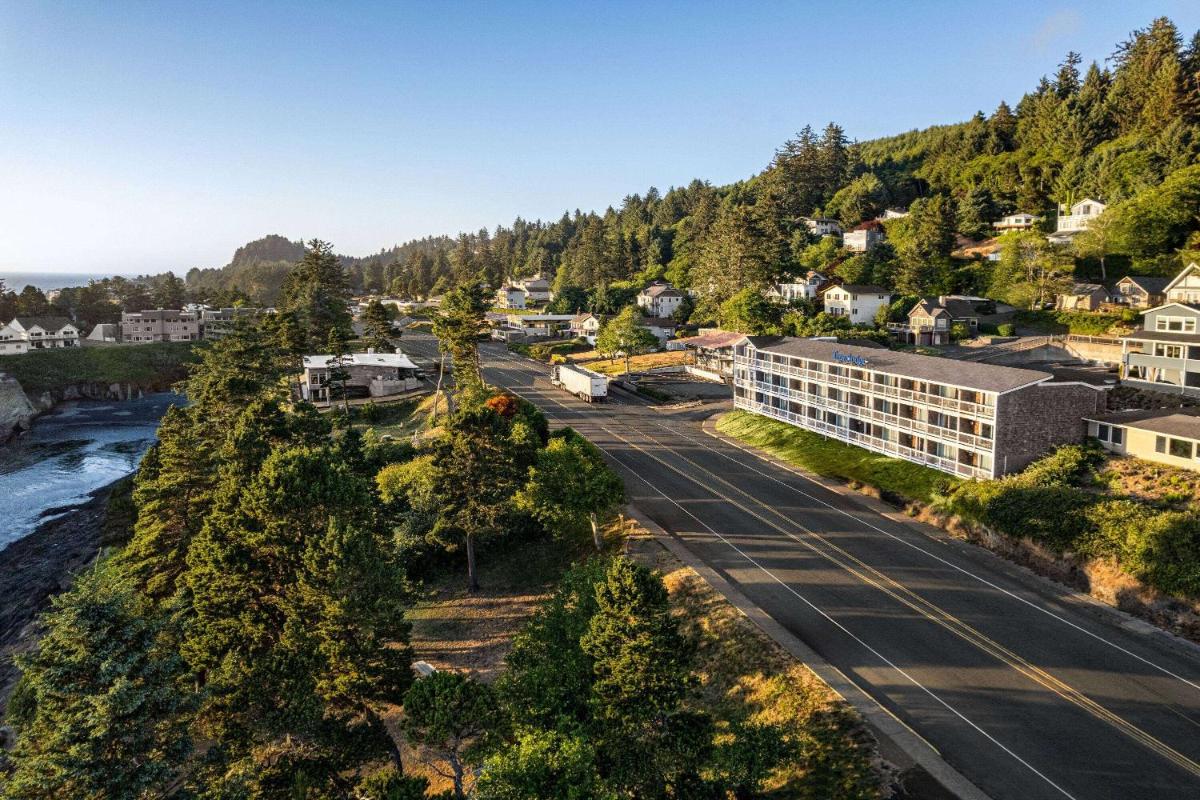 Travelodge by Wyndham Depoe Bay - main image