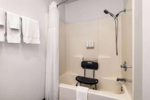 Travelodge by Wyndham Depoe Bay - image 13