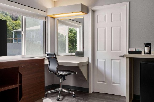 Travelodge by Wyndham Depoe Bay - image 17
