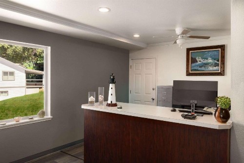 Travelodge by Wyndham Depoe Bay - image 9