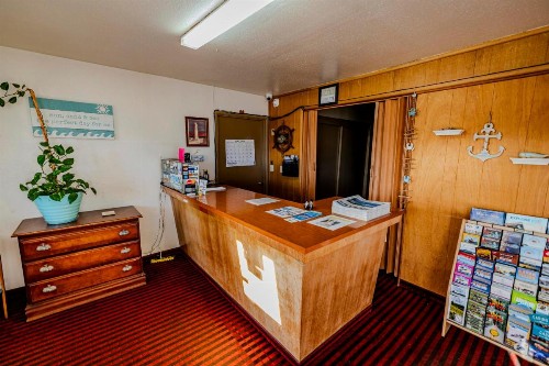 Four Winds Motel - image 19