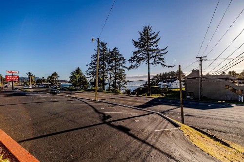 Four Winds Motel - image 26