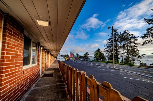 Four Winds Motel - image 27