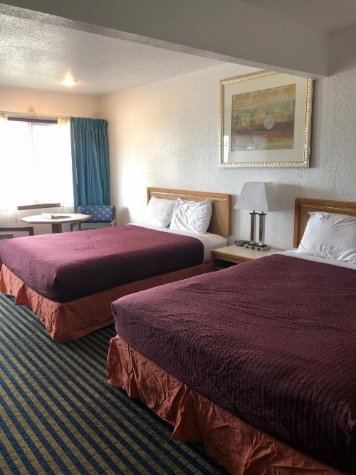 Four Winds Motel - image 3