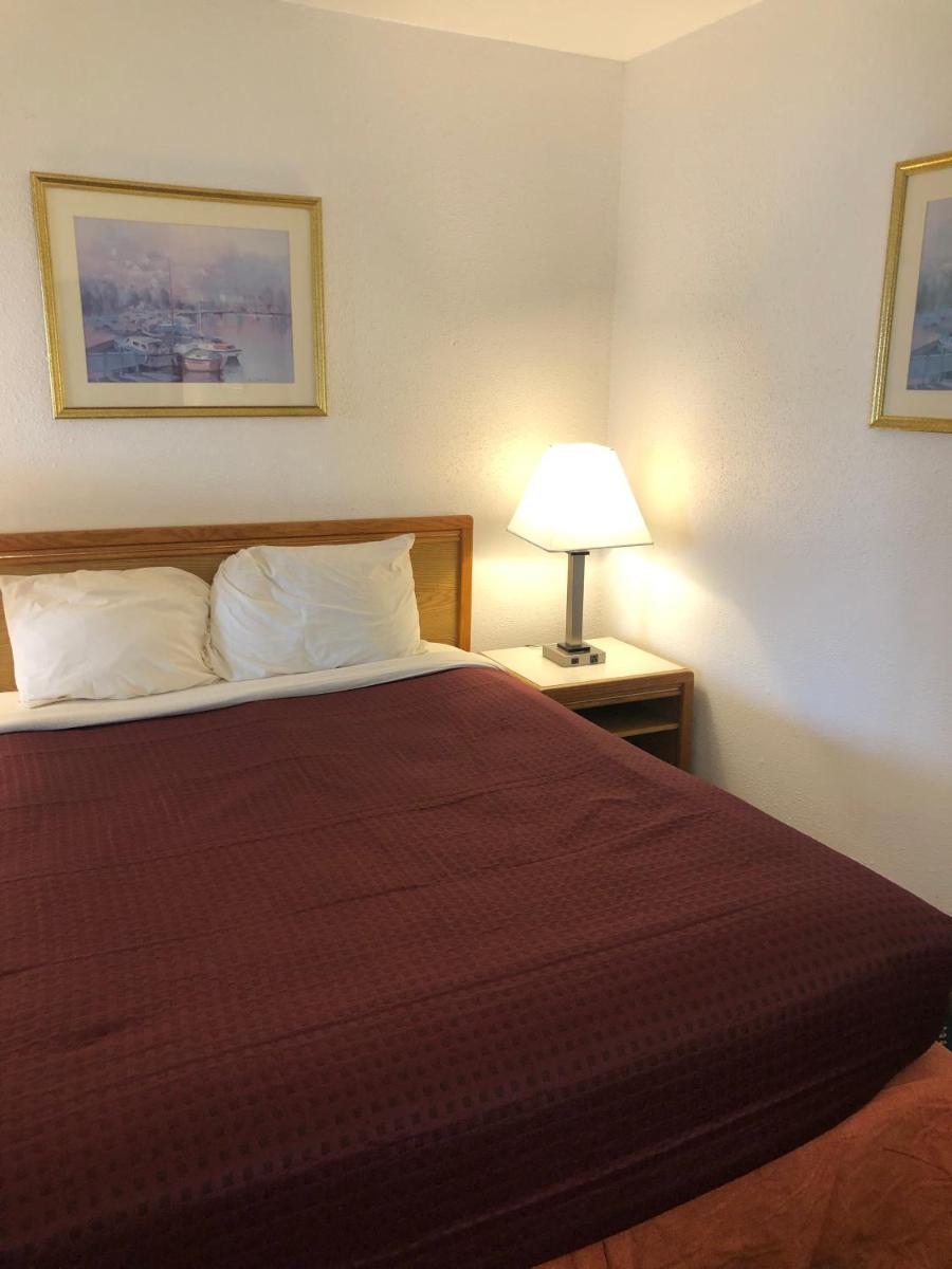 Four Winds Motel - image 6