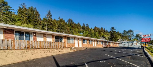 Four Winds Motel - image 9