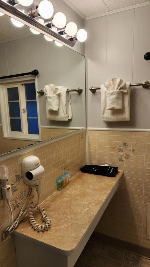 Inn at Arch Rock - image 35