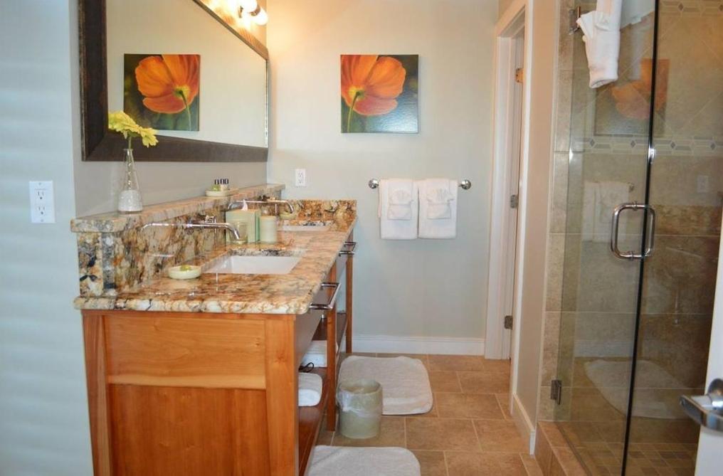 Whale Cove Inn - image 2
