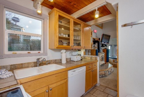 Depoe Bay Delight - image 11