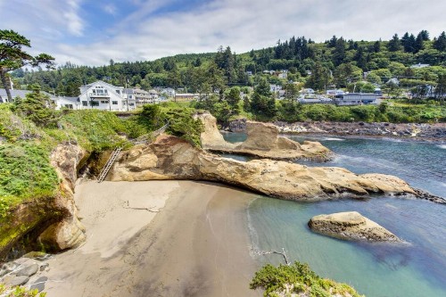 Seafront Beauty - image 11