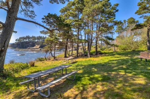 Depoe Bay Whalehouse - image 17