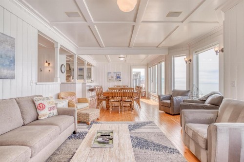 SeaGlass Cottage - image 16