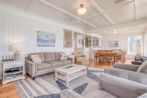 SeaGlass Cottage - image 18