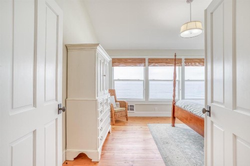 SeaGlass Cottage - image 20