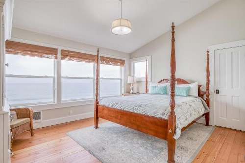SeaGlass Cottage - image 21
