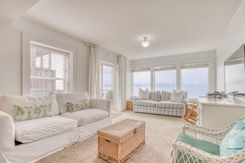 SeaGlass Cottage - image 27