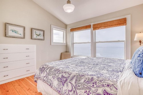 SeaGlass Cottage - image 29