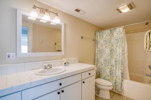 SeaGlass Cottage - image 30