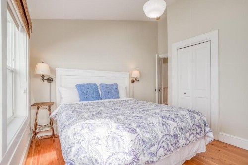 SeaGlass Cottage - image 31