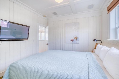 SeaGlass Cottage - image 33
