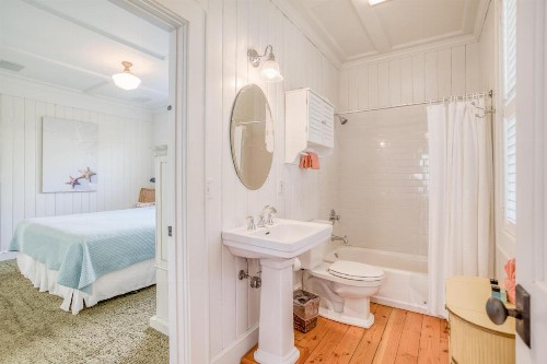 SeaGlass Cottage - image 35